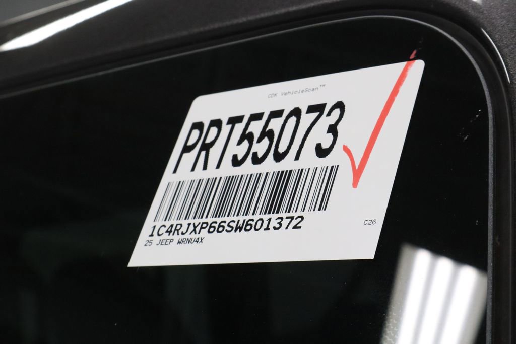 Used 2025 Jeep Wrangler Unlimited Sahara image 31