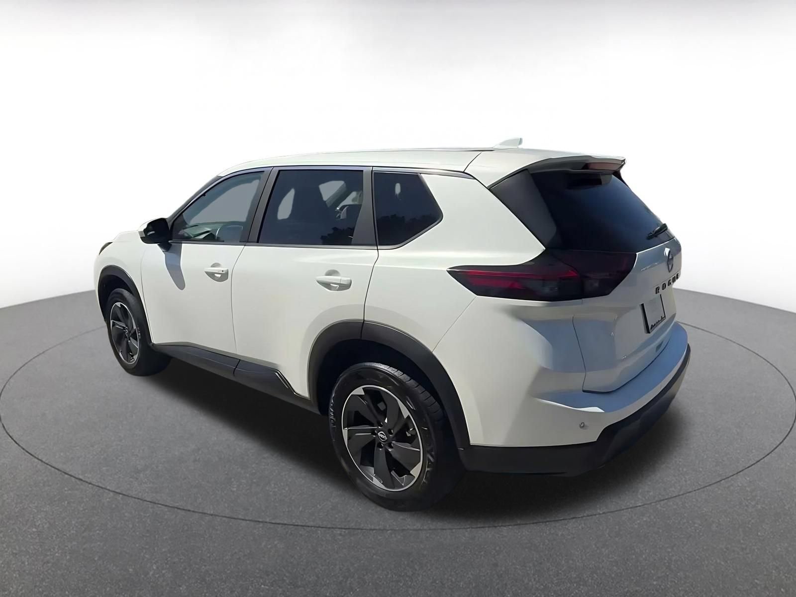 Used 2025 Nissan Rogue SV FWD image 8