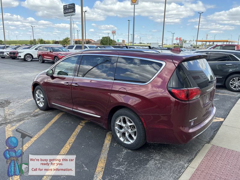 Used 2018 Chrysler Pacifica Limited FWD image 3