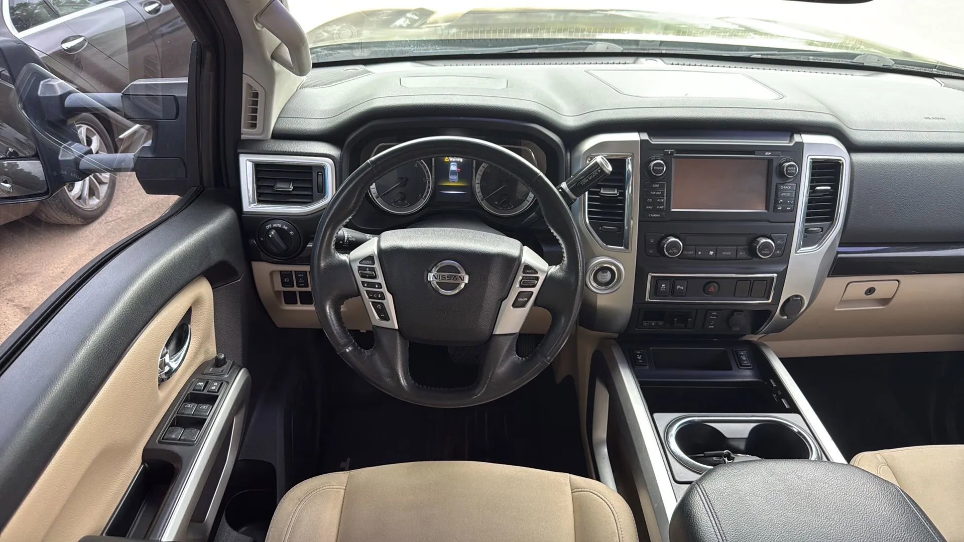 Used 2016 Nissan Titan SV RWD image 25
