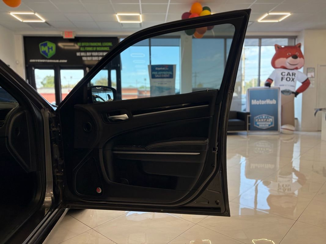 Used 2017 Chrysler 300 S image 31