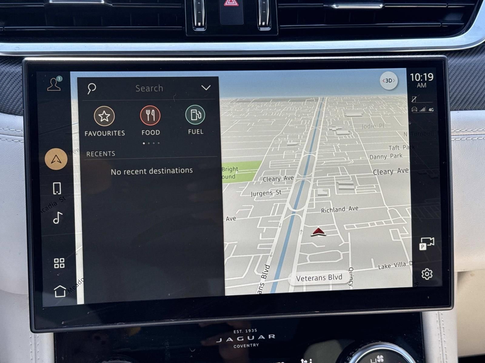 Used 2023 Jaguar F-PACE SVR image 25