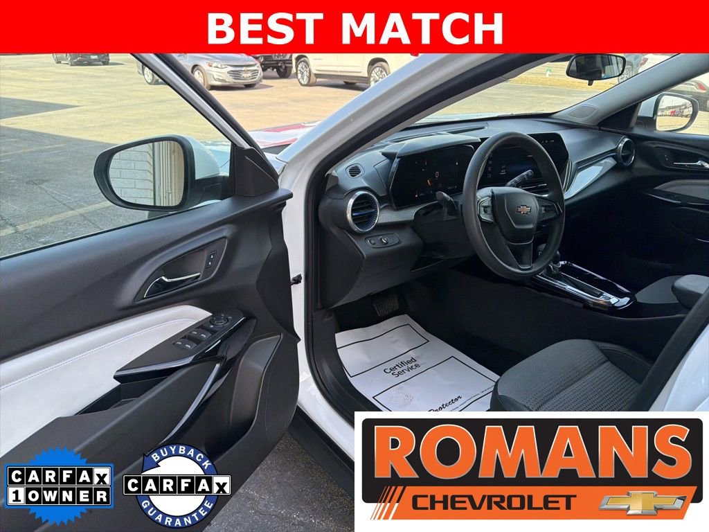 Used 2025 Chevrolet Trax LT FWD image 9