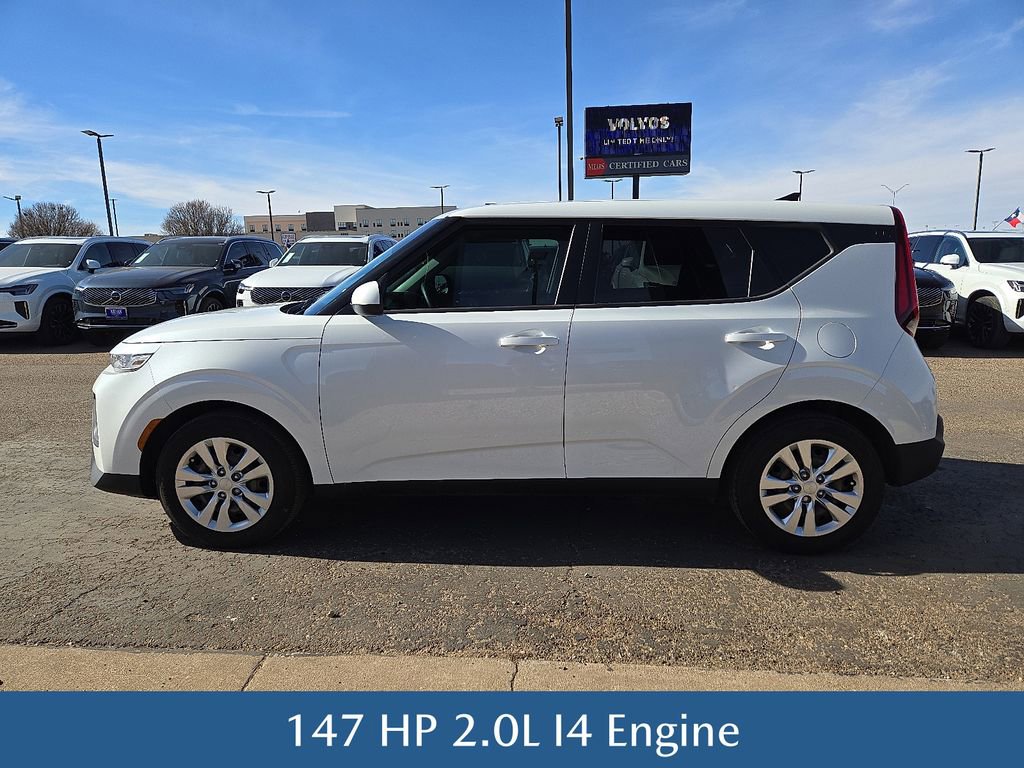 Used 2022 Kia Soul LX image 3