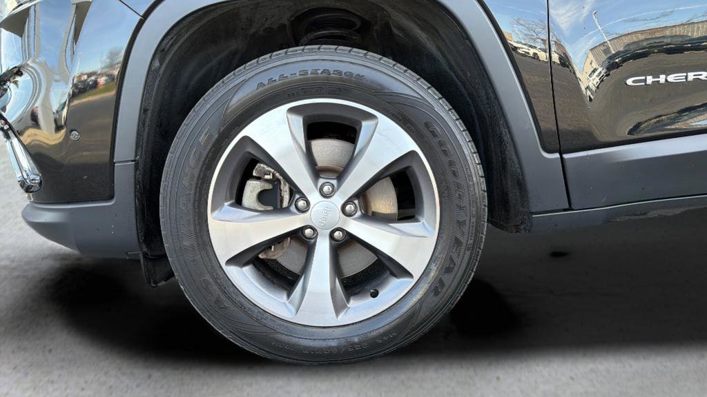 Used 2021 Jeep Cherokee Limited image 14