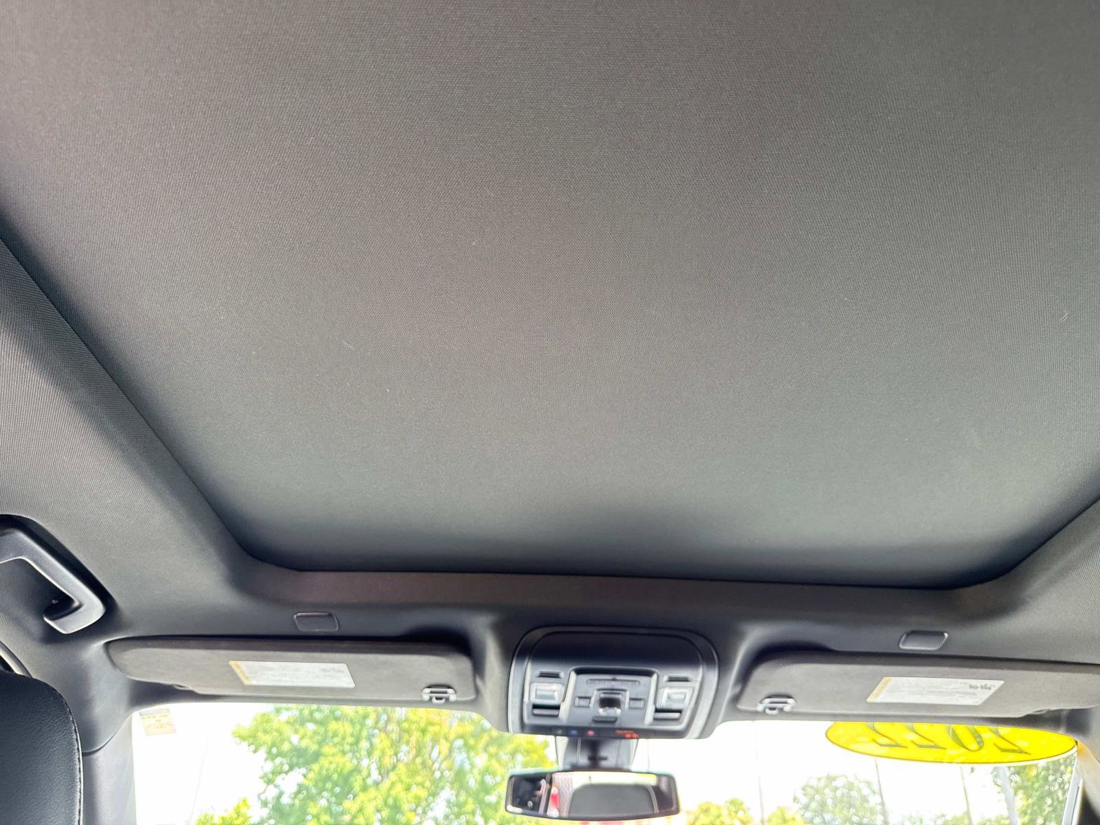 Used 2022 GMC Yukon SLT w/ SLT Premium Package image 18