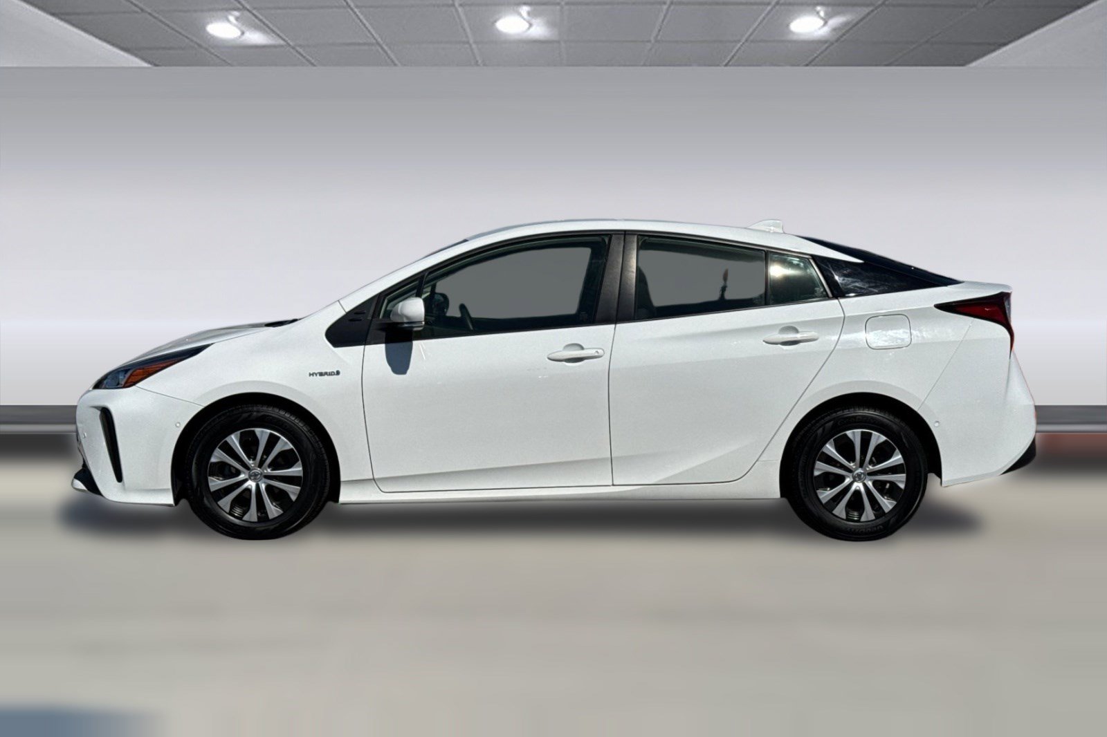 Certified 2022 Toyota Prius LE FWD image 2
