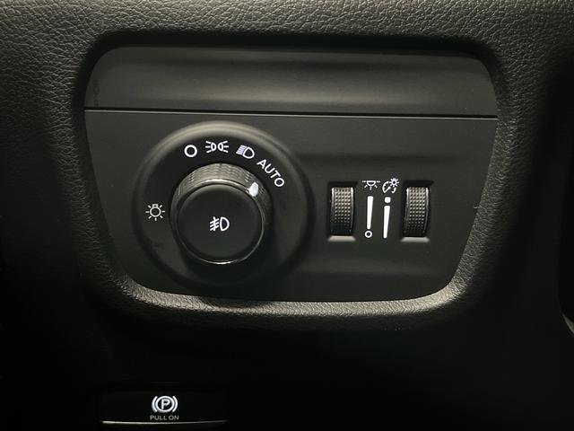 Used 2023 Jeep Grand Cherokee Limited w/ Luxury Tech Group II image 24