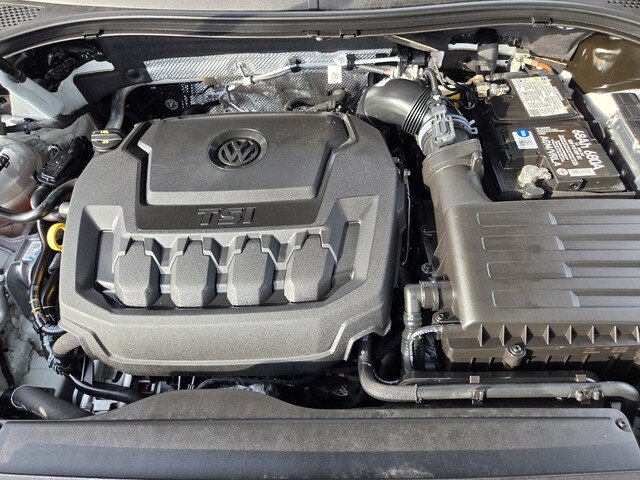 Used 2024 Volkswagen Tiguan SE w/ Panoramic Sunroof Package FWD image 12