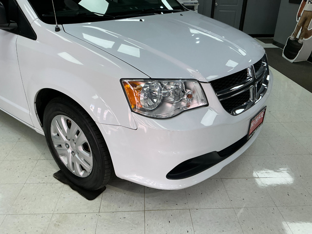 Used 2019 Dodge Grand Caravan SE w/ UConnect Hands-Free Group image 27