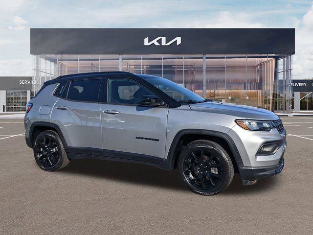 Certified 2022 Jeep Compass Latitude FWD image 2