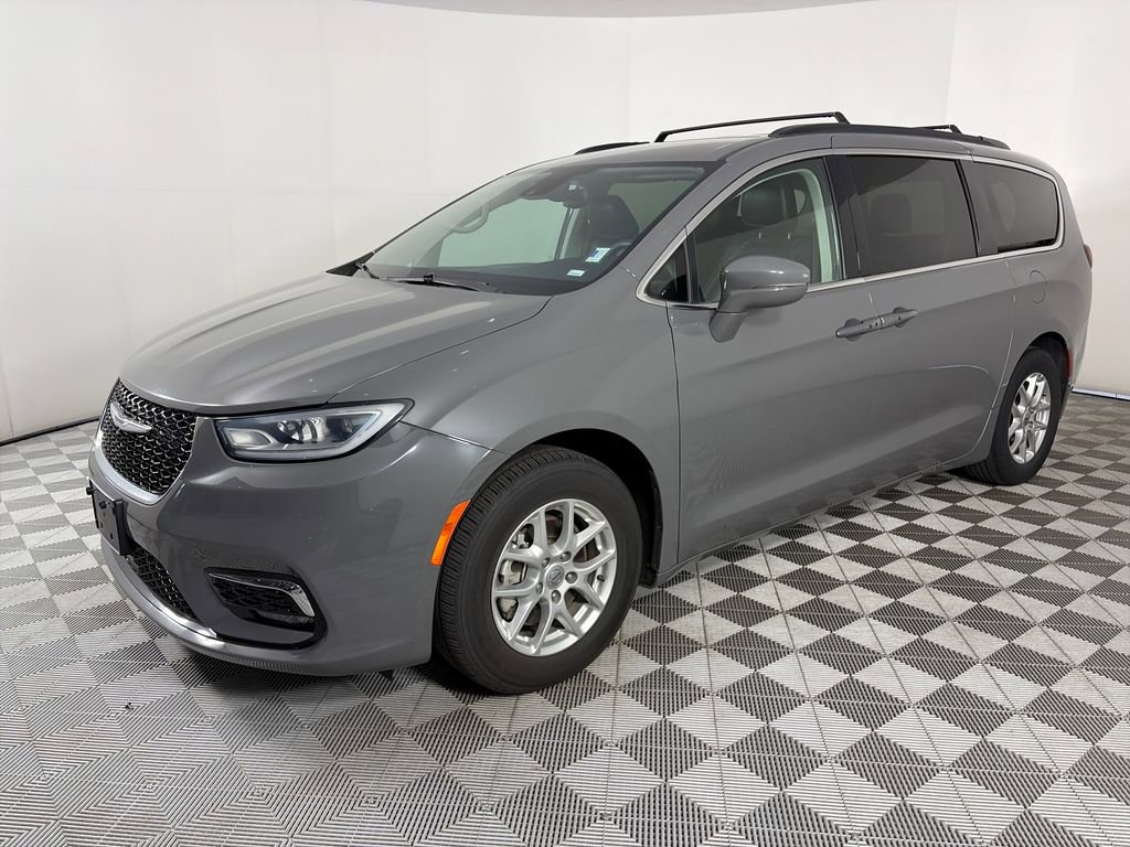 Used 2022 Chrysler Pacifica Touring-L FWD image 3