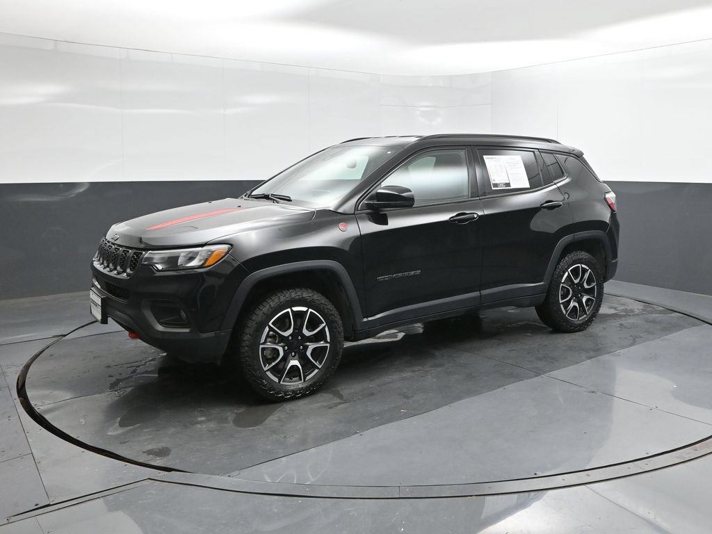 Used 2024 Jeep Compass Trailhawk AWD/4WD image 30