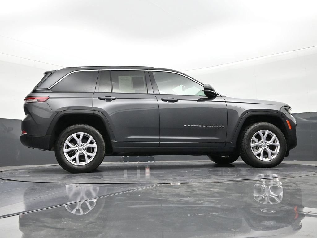 Used 2022 Jeep Grand Cherokee Limited AWD/4WD image 26