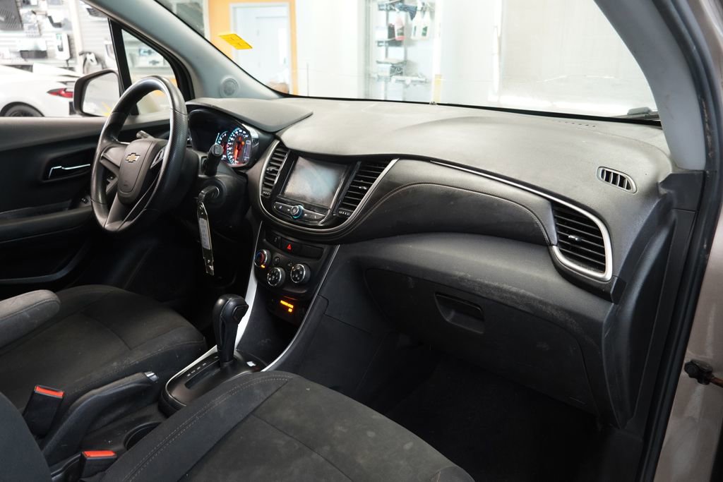 Used 2018 Chevrolet Trax LS w/ LPO, Protection Package FWD image 33