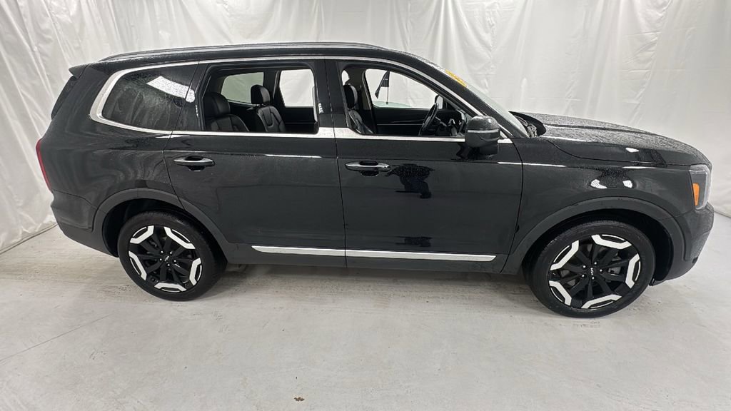 Used 2025 Kia Telluride S FWD image 2