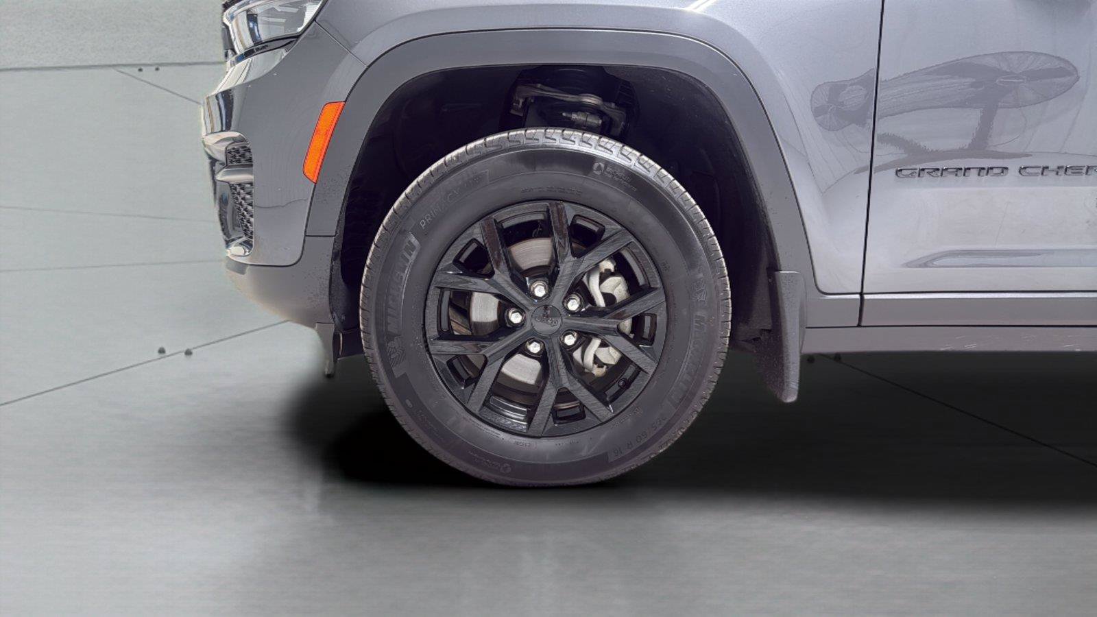 Used 2025 Jeep Grand Cherokee Altitude w/ Trailer Tow Package AWD/4WD image 29