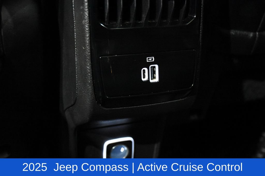 Used 2025 Jeep Compass Latitude w/ Sun & Sound Group AWD/4WD image 29