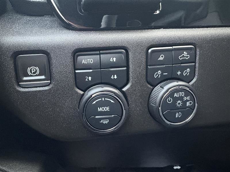 Used 2024 Chevrolet Silverado 1500 High Country w/ Technology Package image 35