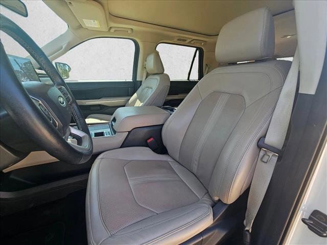 Used 2022 Ford Expedition Limited image 13