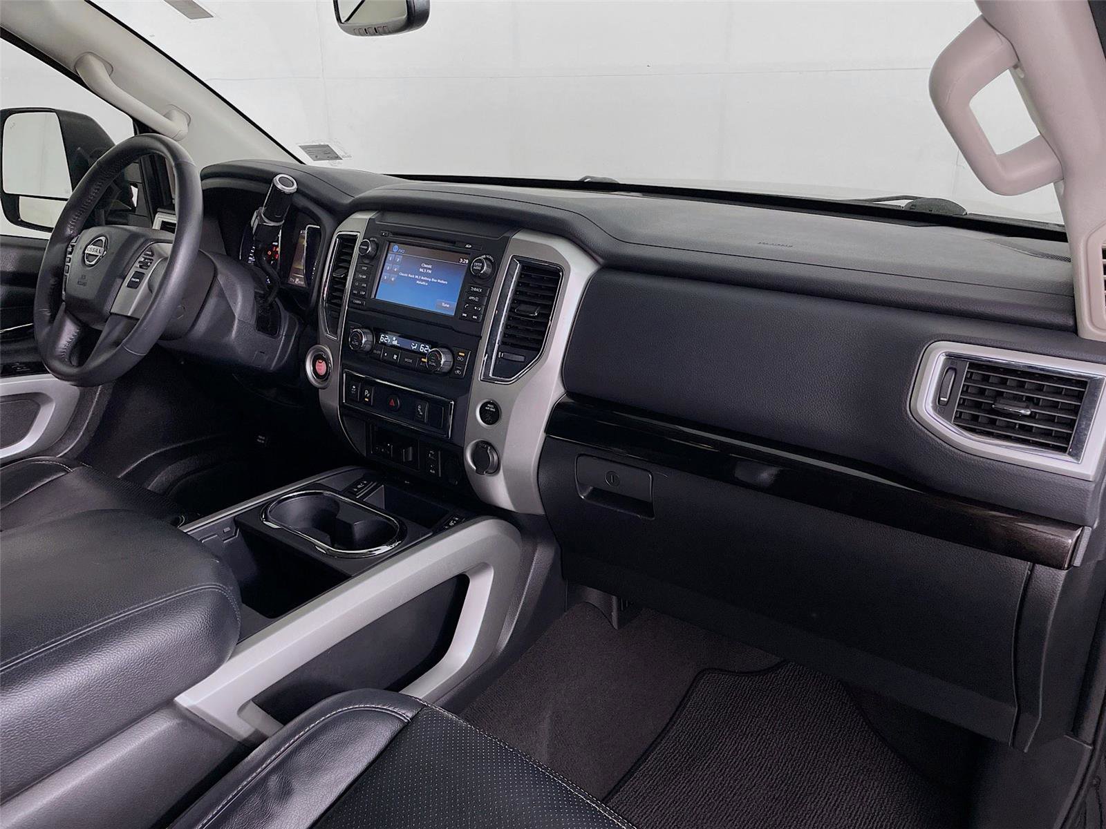 Used 2018 Nissan Titan SV w/ SV Convenience Package image 31