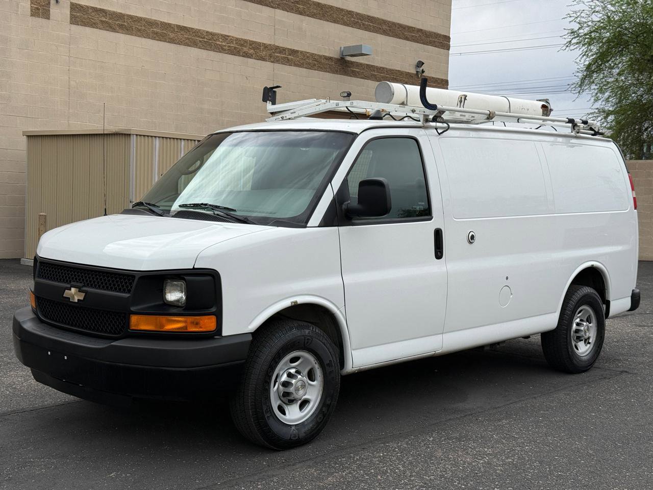Used 2013 Chevrolet Express 2500 image 2