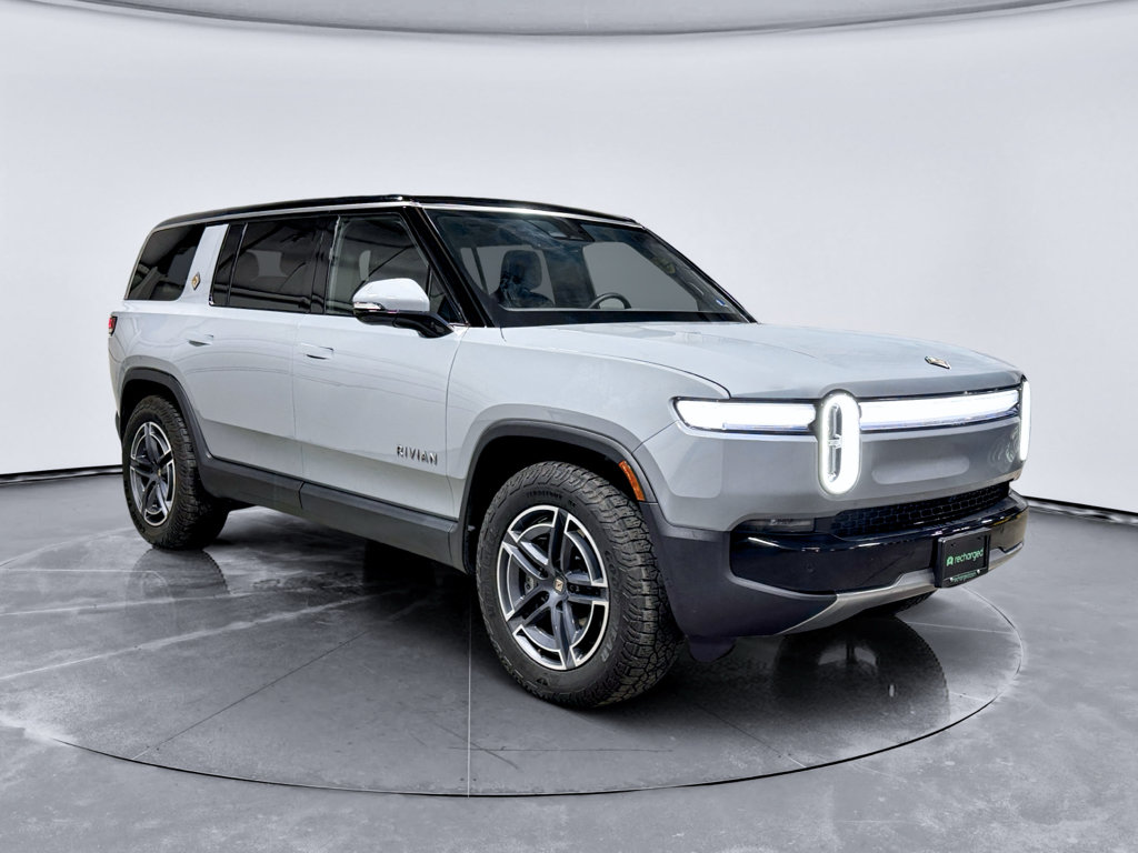 Used 2025 Rivian R1S Adventure Dual AWD/4WD image 4