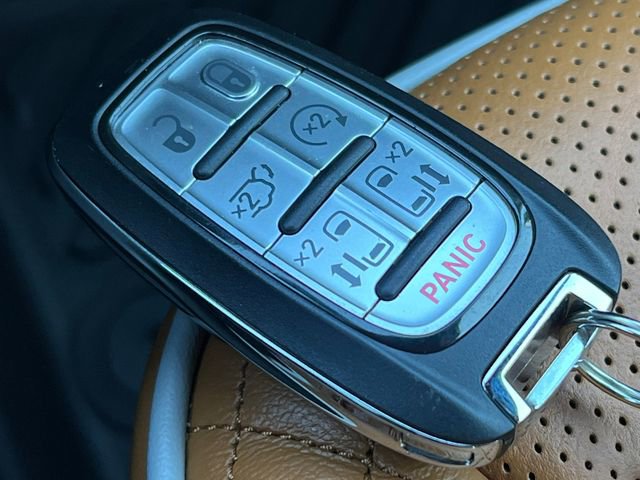 Used 2023 Chrysler Pacifica Pinnacle image 34