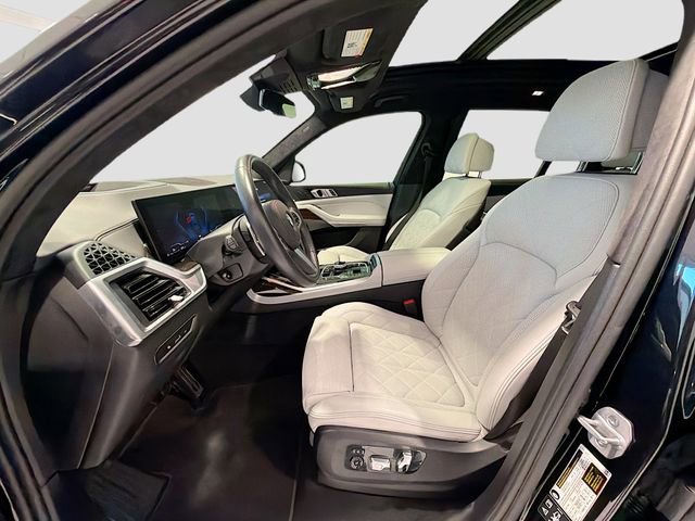 Used 2025 BMW X7 xDrive40i w/ Executive Package image 18