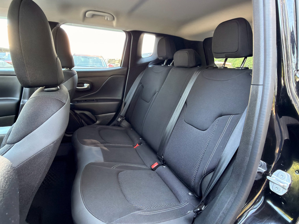 Used 2023 Jeep Renegade Altitude AWD/4WD image 21