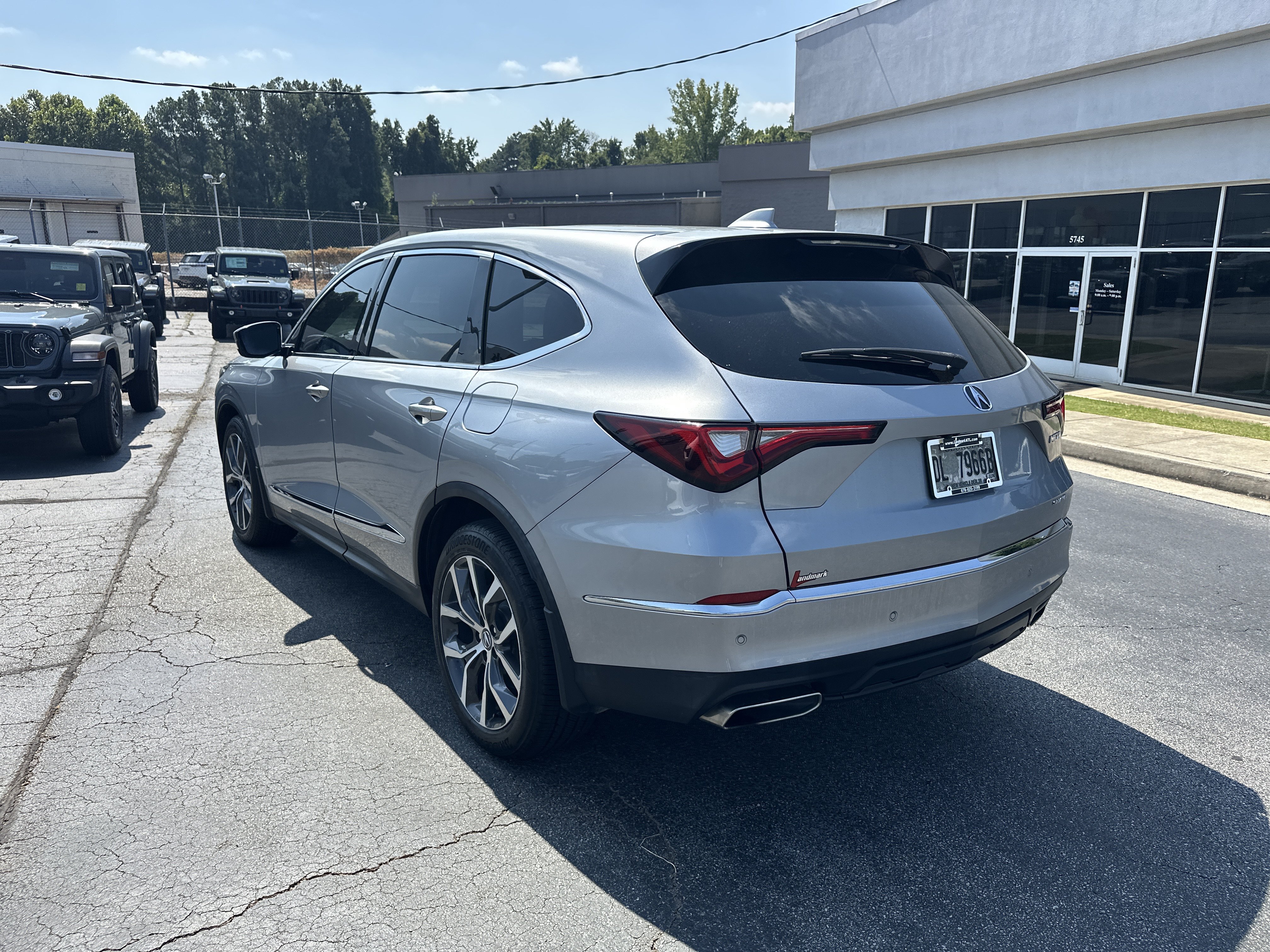 Used 2023 Acura MDX w/ Technology Package AWD/4WD image 7