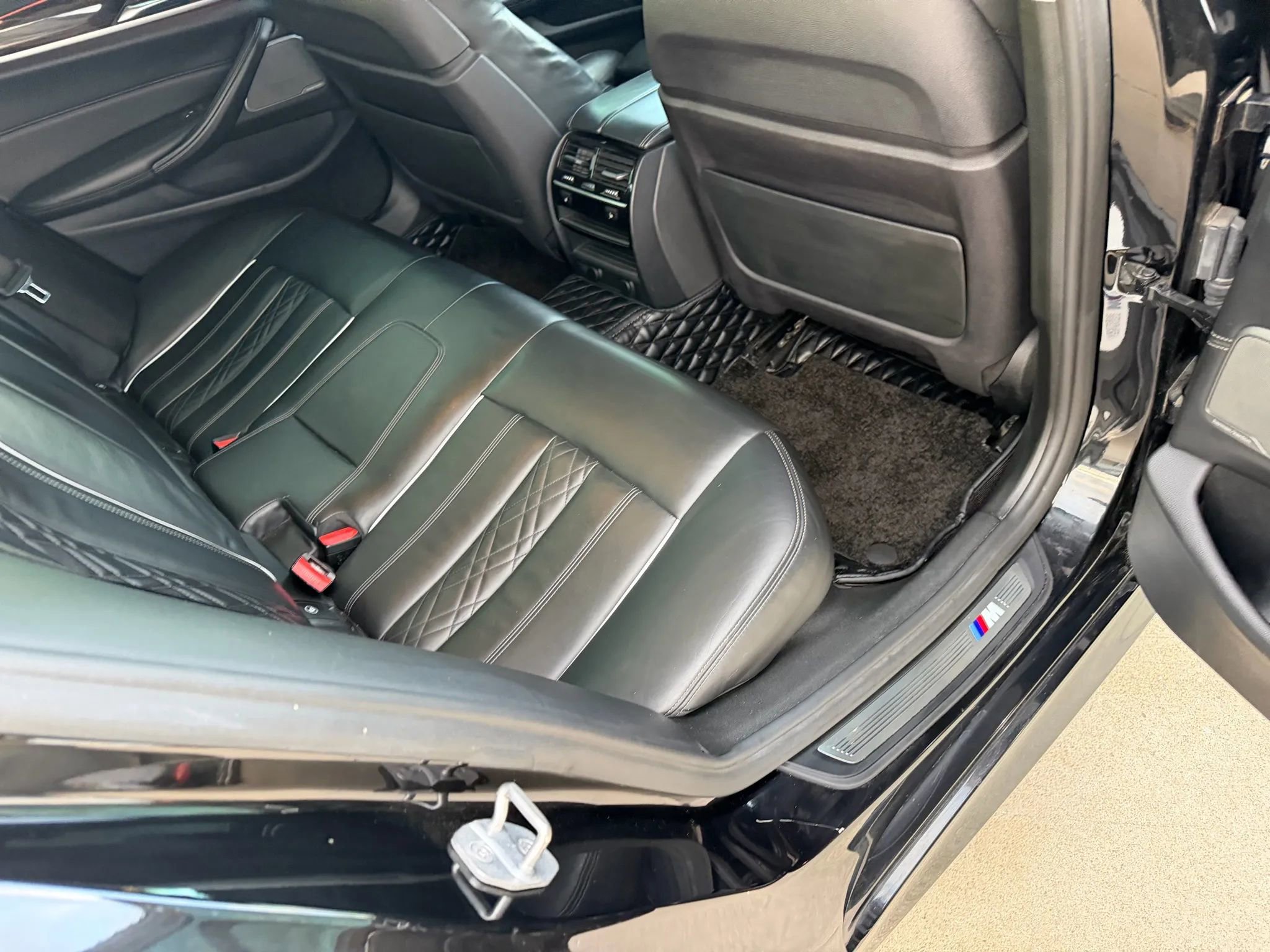 Used 2018 BMW M550i xDrive M550i xDrive Sedan 4D w/ Driving Assistance Package image 50