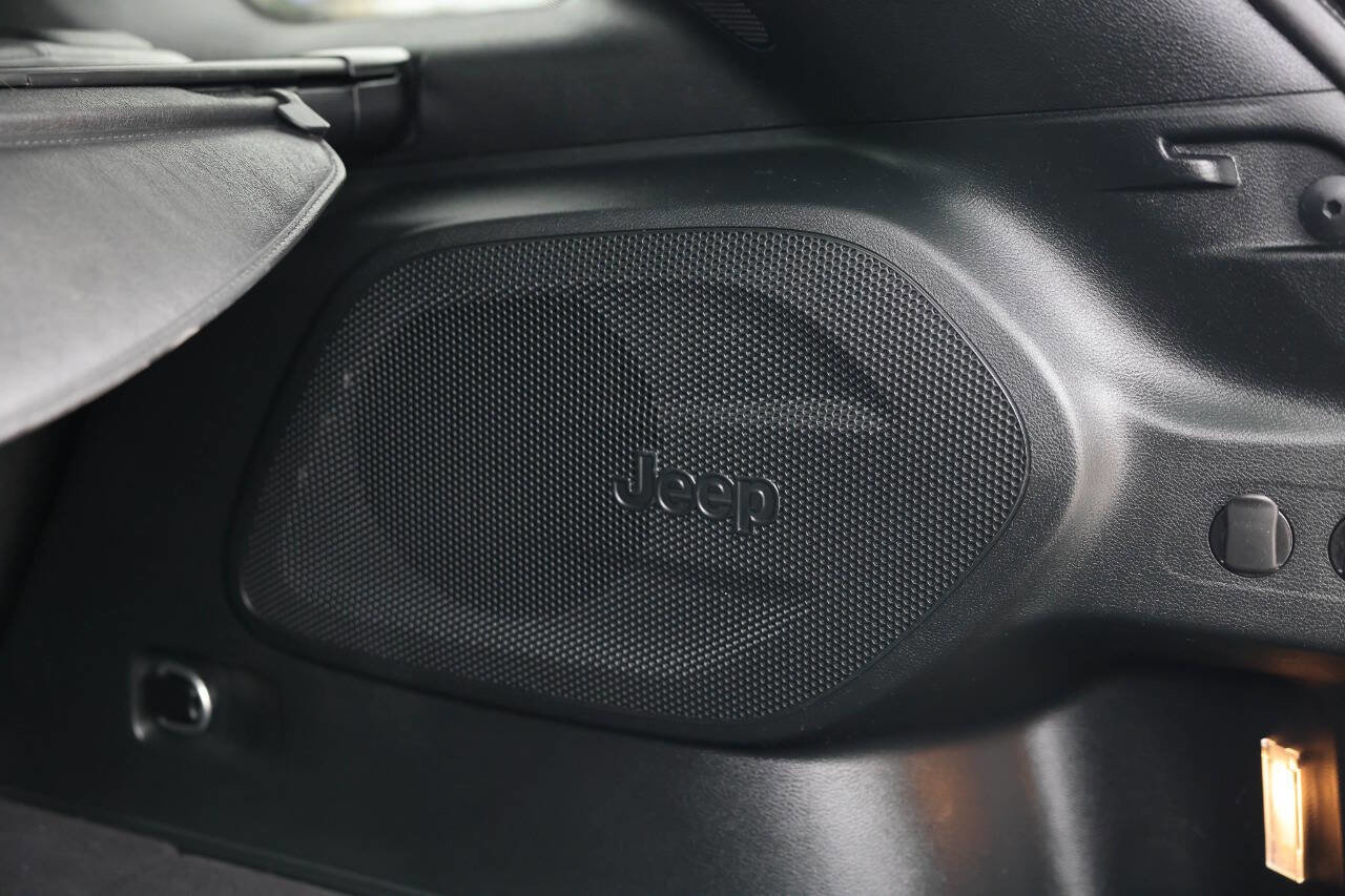 Used 2022 Jeep Cherokee Trailhawk w/ Sun, Sound & Nav Group image 17