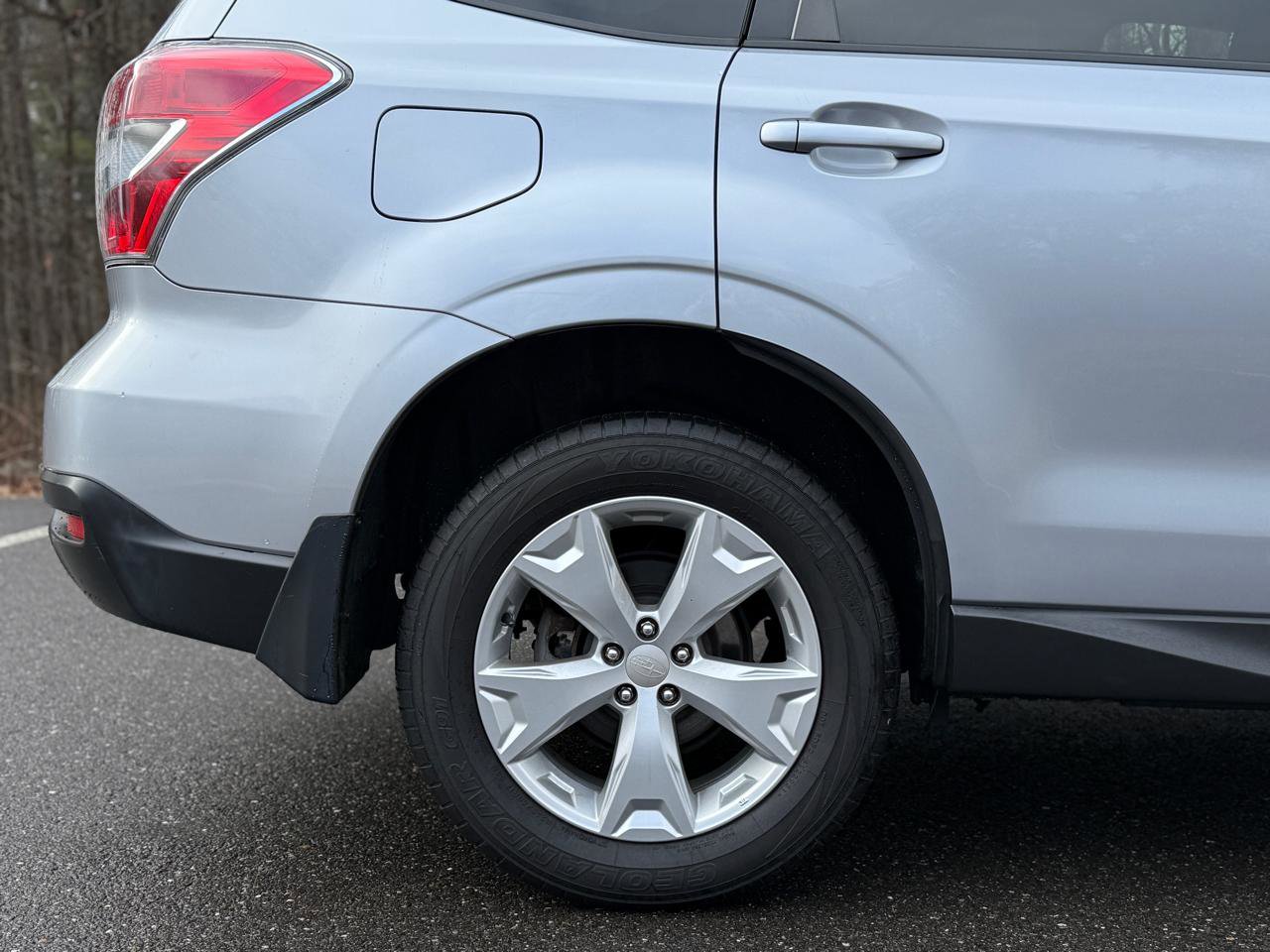 Used 2015 Subaru Forester 2.5i Premium w/ All-Weather Package AWD/4WD image 10