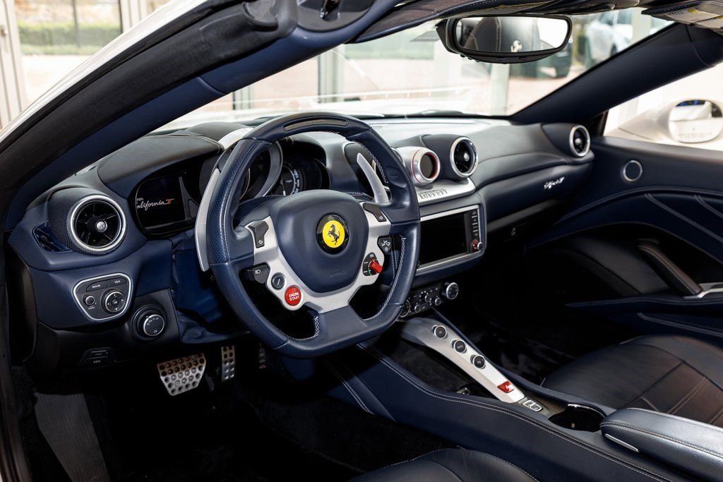Used 2016 Ferrari California T image 22