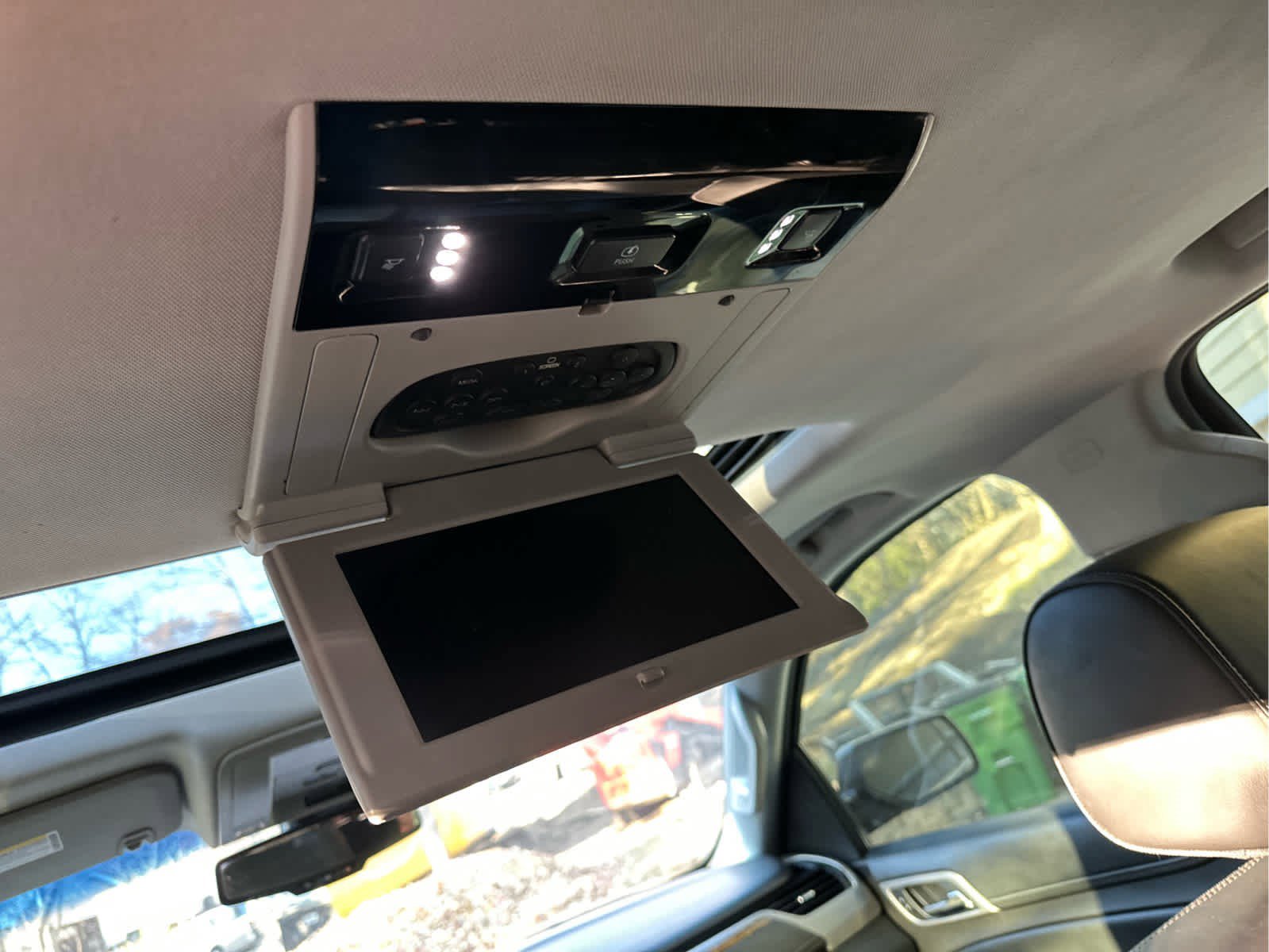 Used 2016 GMC Yukon XL Denali w/ Open Road Package image 14