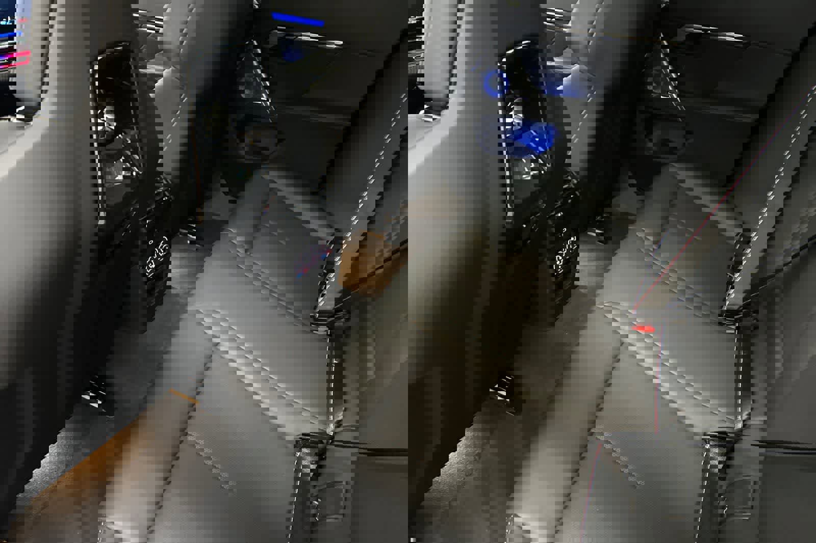 Used 2025 BMW M5 Touring w/ Executive Package image 4