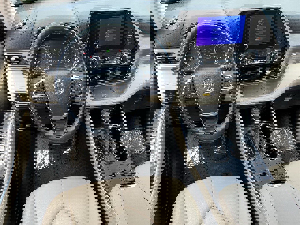 Used 2023 Toyota Highlander XLE image 10