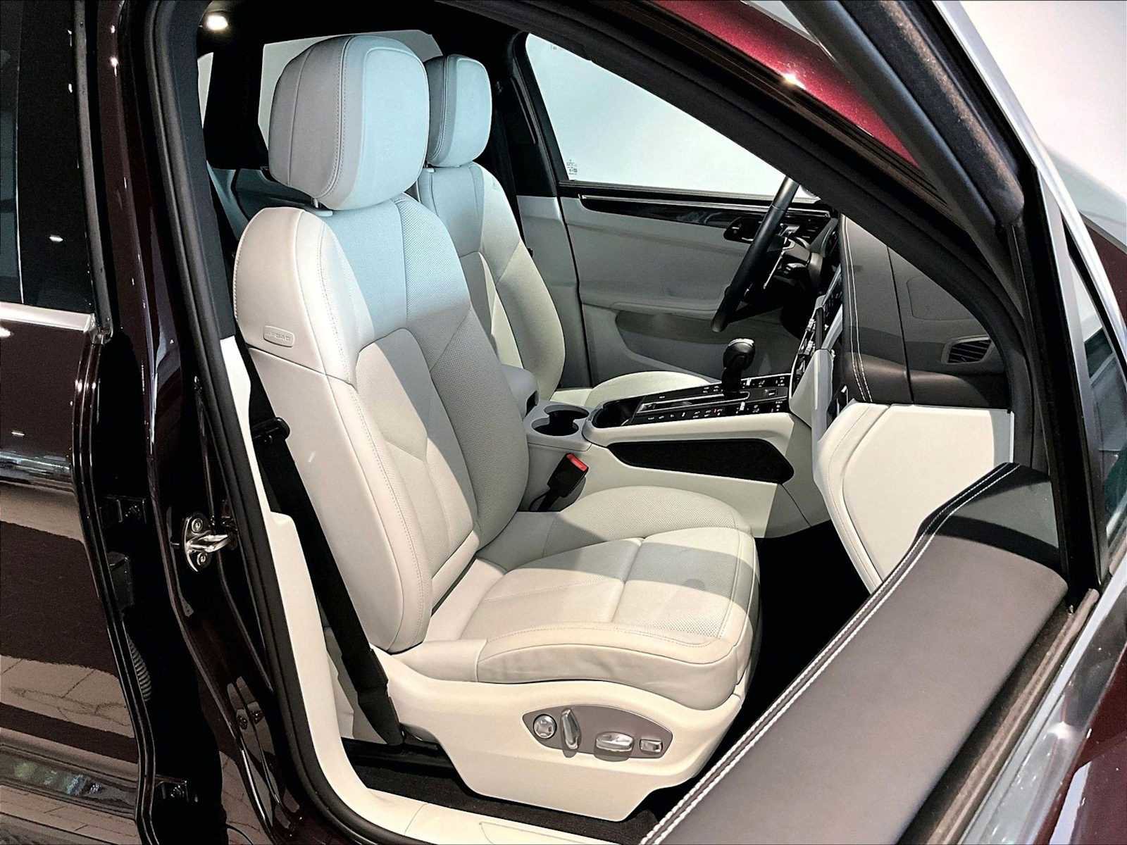 Used 2025 Porsche Macan image 22