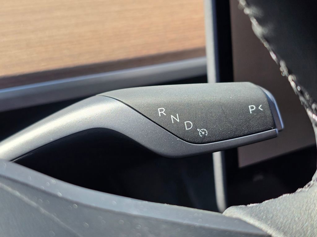 Used 2025 Tesla Model Y Performance image 35