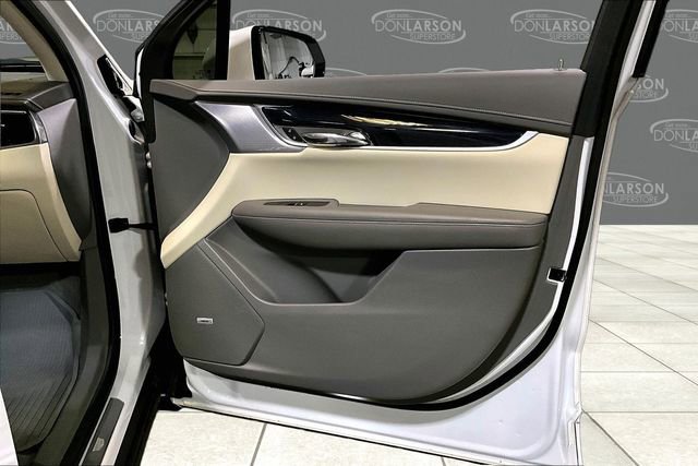 Used 2024 Cadillac XT6 Premium Luxury w/ LPO, Floor Liner Package AWD/4WD image 12