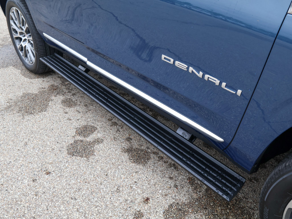 New 2026 GMC Yukon Denali w/ Denali Reserve Package AWD/4WD image 8