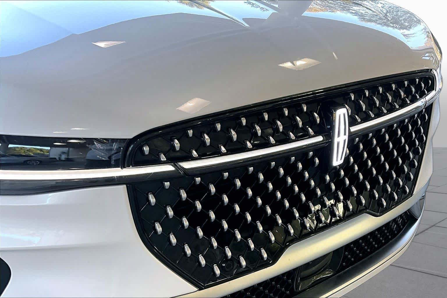 Used 2025 Lincoln Nautilus Reserve AWD/4WD image 29