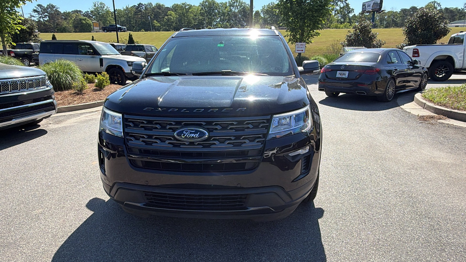 Used 2019 Ford Explorer XLT w/ Equipment Group 202A image 3