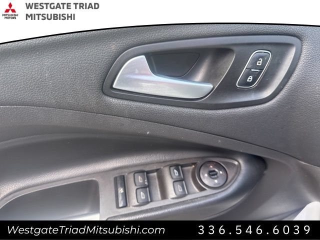 Used 2018 Ford Escape SE w/ Ford Safe & Smart Package FWD image 16