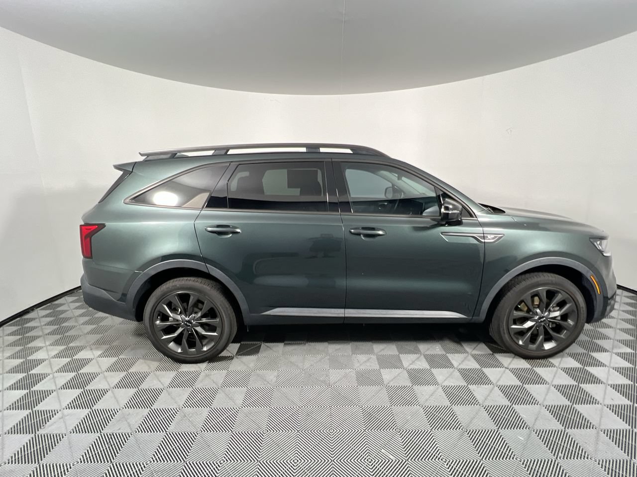 Certified 2023 Kia Sorento X-Line EX AWD/4WD image 2