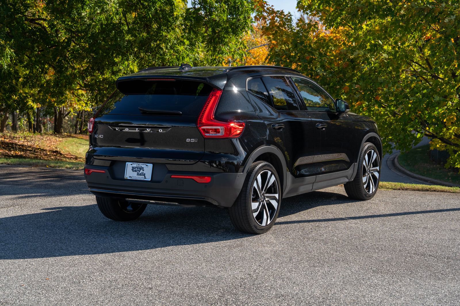 Used 2024 Volvo XC40 B5 Ultimate w/ Protection Package Premier image 7