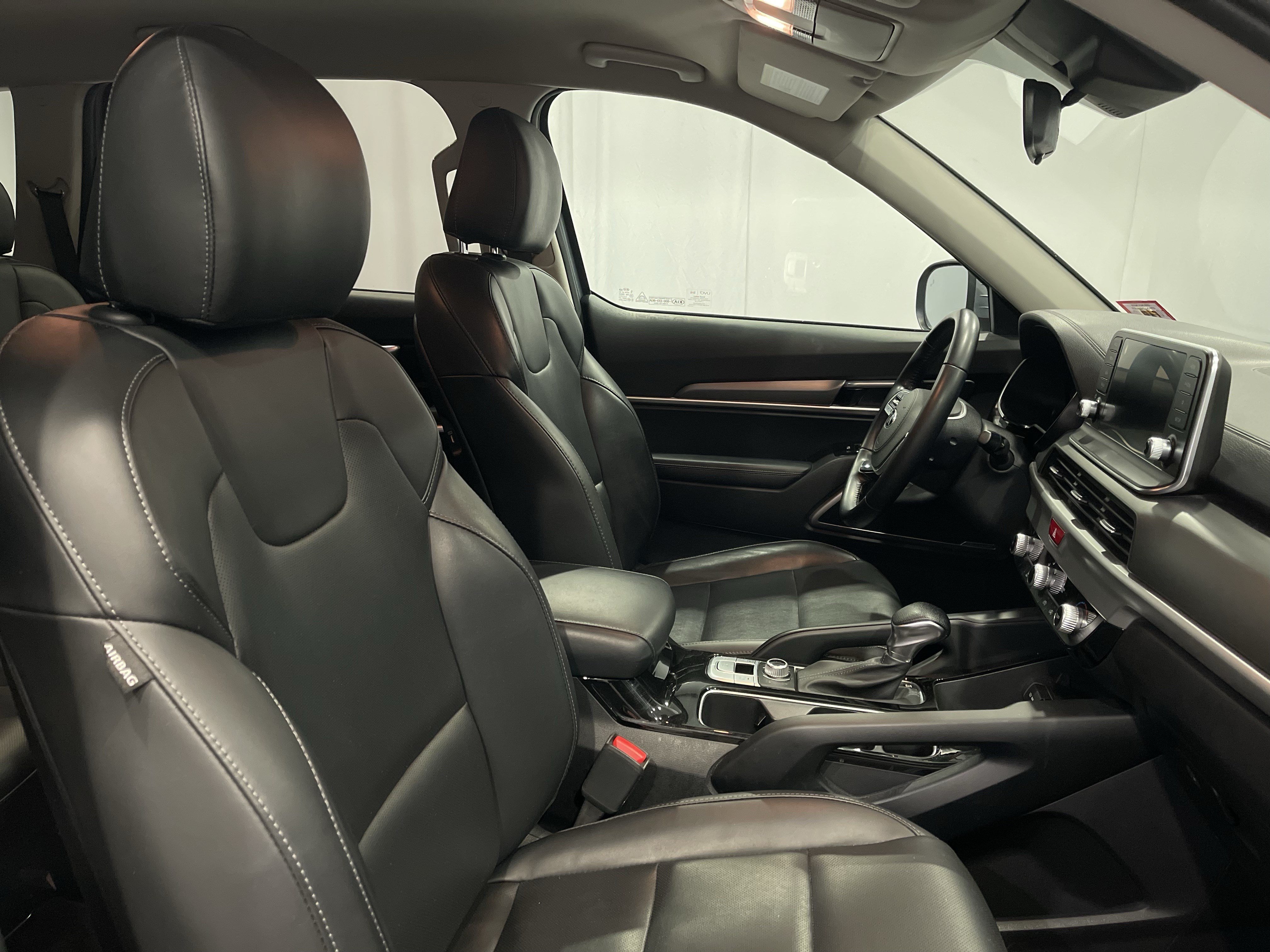 Used 2020 Kia Telluride LX AWD/4WD image 15