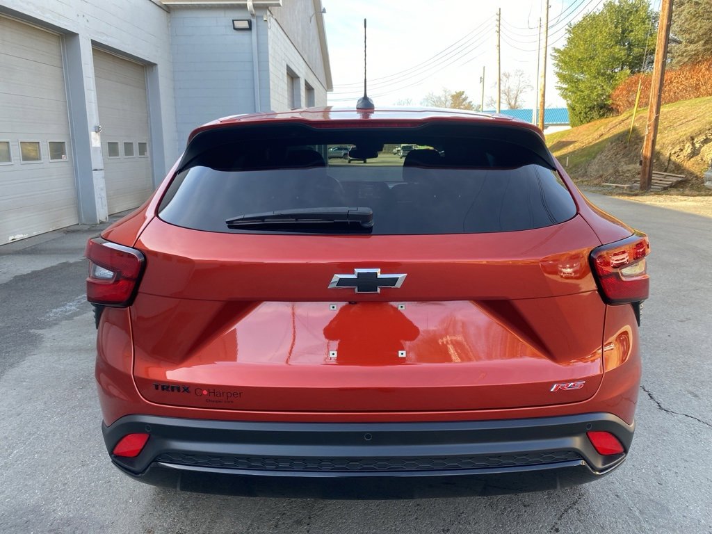 Used 2024 Chevrolet Trax RS w/ Sunroof Package image 4