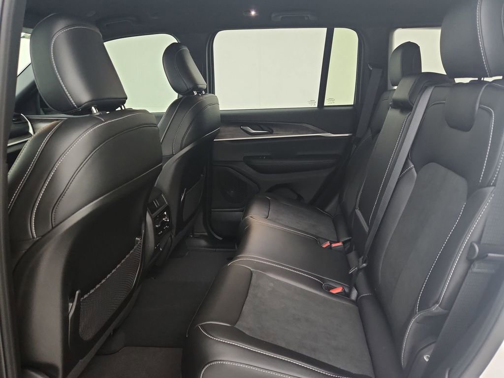 New 2026 Jeep Grand Cherokee Laredo image 31